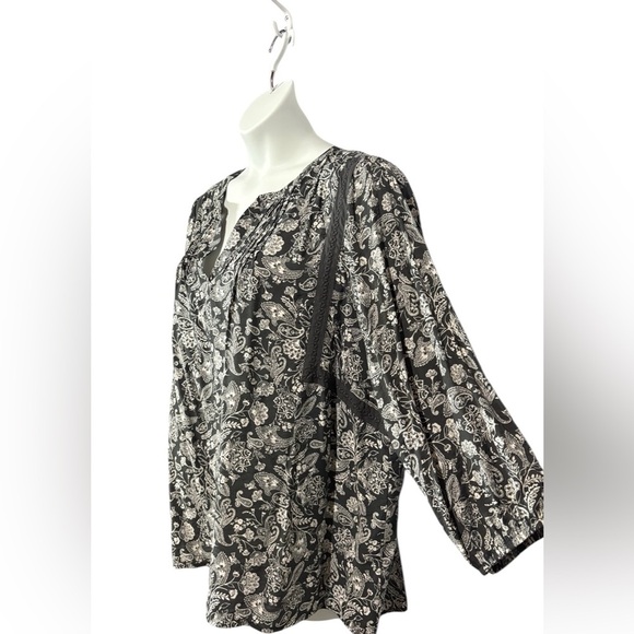 NWOT, Penningtons, Plus Size 2X Blouse With Split Mandarin Collar, Gray - Picture 9 of 11